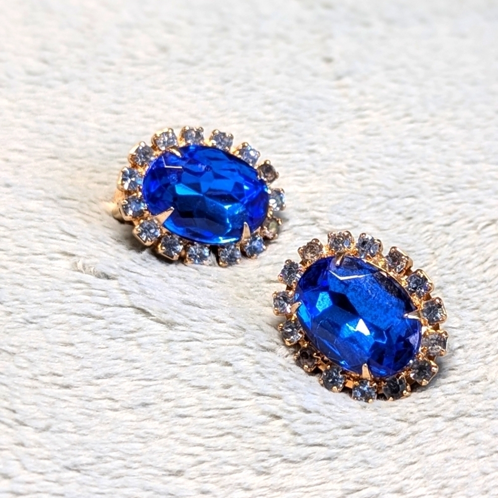 Vintage Large Oval Blue Rhinestone Clip Earrings with Light Blue Rhinestones - Picture 4 of 6